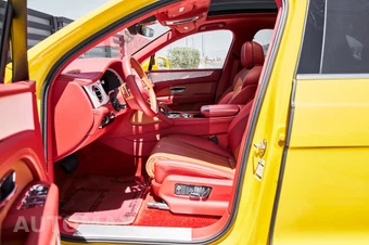 2023 Bentley Bentayga V8 - miniatura 29