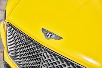 2023 Bentley Bentayga V8 - miniatura 7