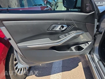 2023 BMW 3 Series Sedan 330e - miniatura 9