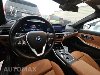 2023 BMW 3 Series Sedan 330e xDrive - miniatura 11
