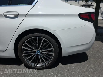 2023 BMW 5 Series Sedan 530e - miniatura 11