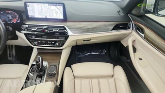 2023 BMW 5 Series Sedan 530i M SPORT LINE - miniatura 37