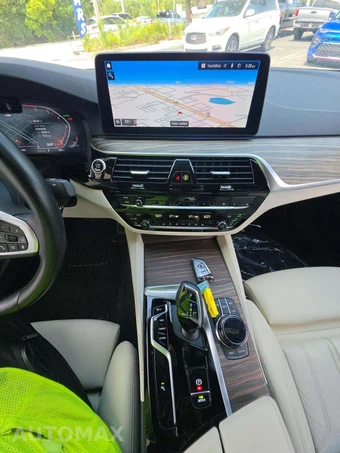 2023 BMW 5 Series Sedan 530i M SPORT LINE - miniatura 10