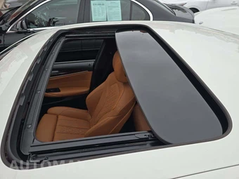 2023 BMW 5 Series Sedan 530i xDrive M SPORT LINE - miniatura 12