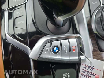 2023 BMW 5 Series Sedan 530i xDrive M SPORT LINE - miniatura 8