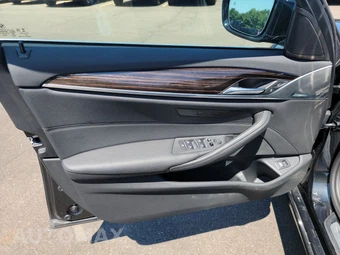 2023 BMW 5 Series Sedan 530i xDrive - miniatura 9