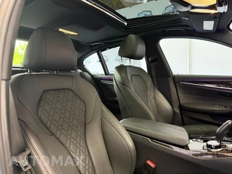 2023 BMW 5 Series Sedan 540i xDrive M SPORT LINE - miniatura 28