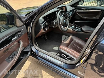 2023 BMW 5 Series Sedan M550i xDrive - miniatura 13