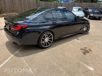 2023 BMW 5 Series Sedan M550i xDrive - miniatura 4