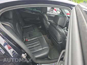 2023 BMW 5 Series Sedan M550i xDrive - miniatura 16