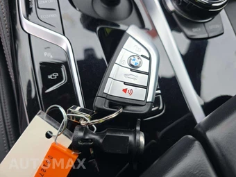 2023 BMW 5 Series Sedan M550i xDrive - miniatura 8