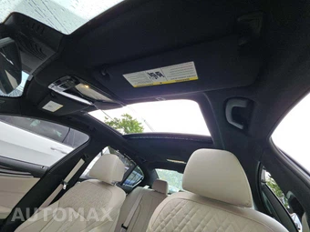 2023 BMW 5 Series Sedan M550i xDrive - miniatura 11