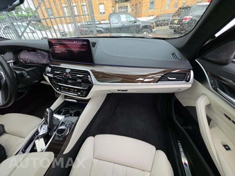 2023 BMW 5 Series Sedan M550i xDrive - miniatura 19