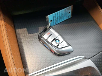 2023 BMW 5 Series Sedan M550i xDrive - miniatura 8