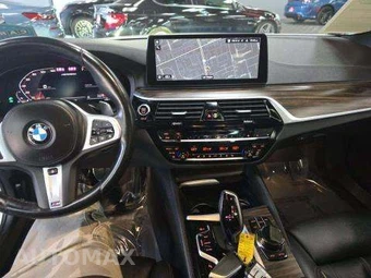 2023 BMW 5 Series Sedan M550i xDrive - miniatura 10