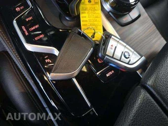 2023 BMW 5 Series Sedan M550i xDrive - miniatura 8