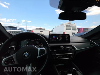 2023 BMW 5 Series Sedan M550i xDrive - miniatura 11