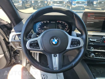 2023 BMW 5 Series Sedan M550i xDrive - miniatura 4