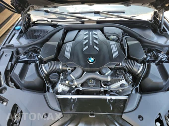 2023 BMW 5 Series Sedan M550i xDrive - miniatura 9