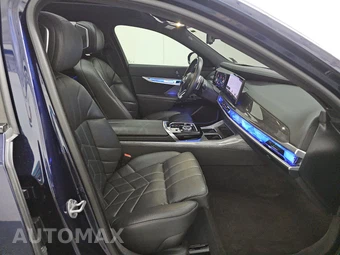 2023 BMW 7 Series Sedan 760i xDrive - miniatura 8