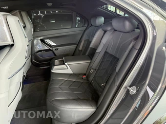 2023 BMW 7 Series Sedan 760i xDrive - miniatura 12