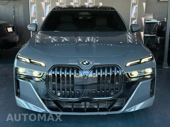 2023 BMW 7 Series Sedan 760i xDrive - miniatura 2