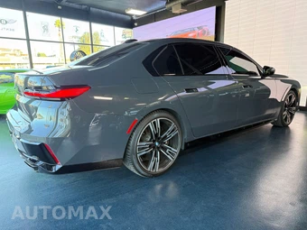 2023 BMW 7 Series Sedan 760i xDrive - miniatura 6