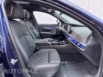 2023 BMW 7 Series Sedan 760i xDrive - miniatura 14
