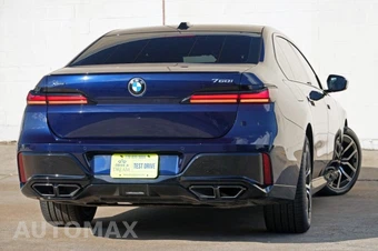 2023 BMW 7 Series Sedan 760i xDrive - miniatura 3