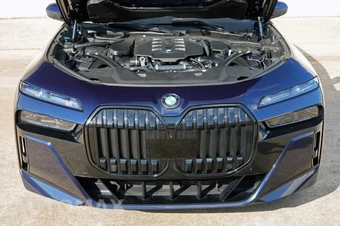 2023 BMW 7 Series Sedan 760i xDrive - miniatura 6