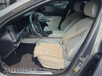 2023 BMW 7 Series Sedan 760i xDrive - miniatura 13