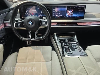 2023 BMW 7 Series Sedan 760i xDrive - miniatura 14