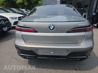 2023 BMW 7 Series Sedan 760i xDrive - miniatura 5