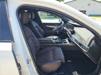 2023 BMW 7 Series Sedan 760i xDrive - miniatura 8