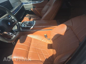 2023 BMW 7 Series Sedan 760i xDrive – miniatura 7