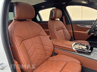 2023 BMW 7 Series Sedan 760i xDrive - miniatura 46
