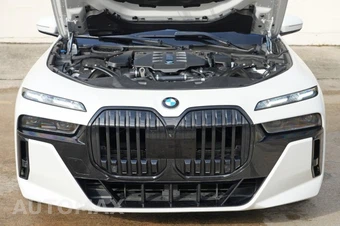 2023 BMW 7 Series Sedan 760i xDrive - miniatura 6