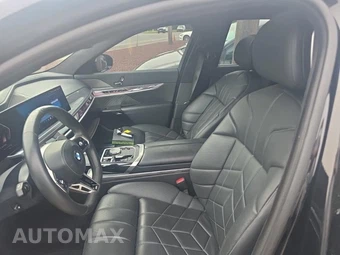 2023 BMW 7 Series Sedan 760i xDrive - miniatura 13