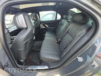 2023 BMW 7 Series Sedan 760i xDrive - miniatura 13