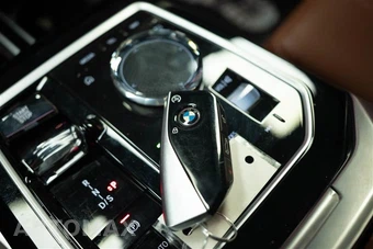 2023 BMW 7 Series Sedan 760i xDrive - miniatura 25