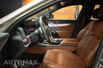 2023 BMW 7 Series Sedan 760i xDrive - miniatura 9
