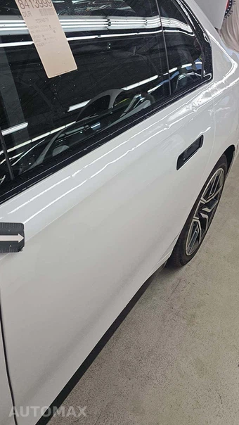 2023 BMW 7 Series Sedan 760i xDrive - miniatura 27