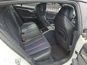 2023 BMW 8 Series Gran Coupe 840i xDrive Sedan - miniatura 16