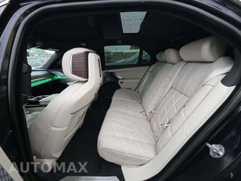 2023 BMW i7 xDrive60 – miniatura 13