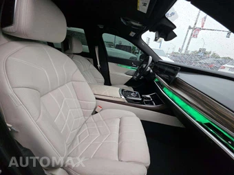 2023 BMW i7 xDrive60 – miniatura 18