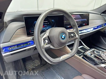2023 BMW i7 xDrive60 - miniatura 12