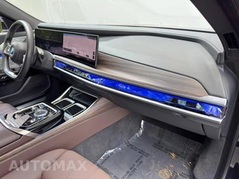 2023 BMW i7 xDrive60 - miniatura 13