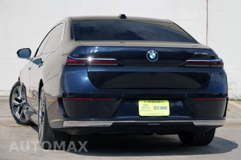 2023 BMW i7 xDrive60 - miniatura 4