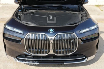 2023 BMW i7 xDrive60 - miniatura 6
