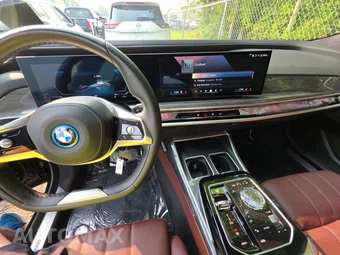 2023 BMW i7 xDrive60 – miniatura 11
